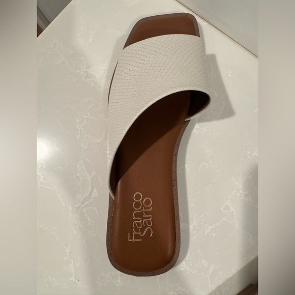 FRANCO SARTO NEW Women’s Sandals flats. Creamy white with brown soles! Size 8 - Picture 5 of 7